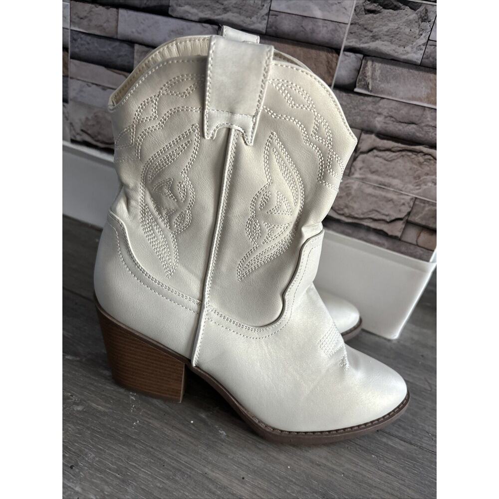 Sugar White Boots short/calf height. 7.5M. zipper. no box. SGR-Taps2